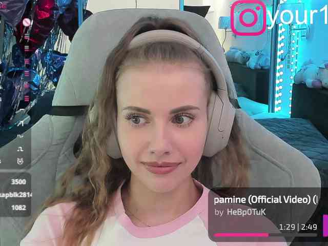 VikkiExtraCheese webcam