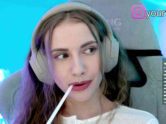 VikkiExtraCheese webcam