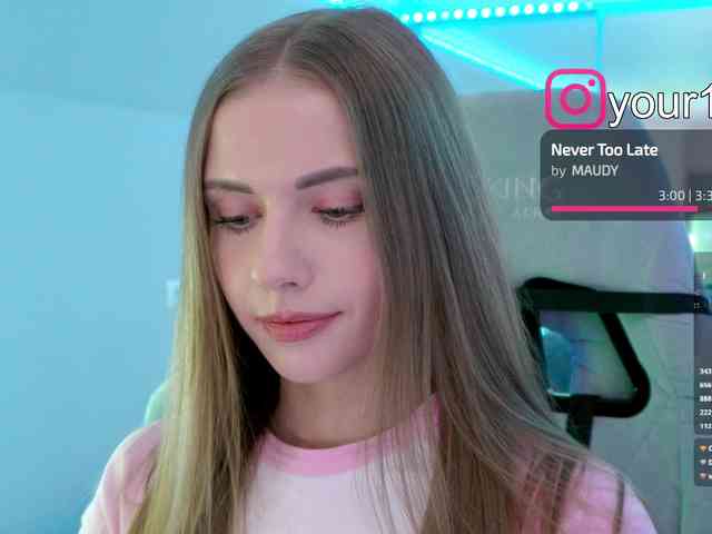 VikkiExtraCheese webcam