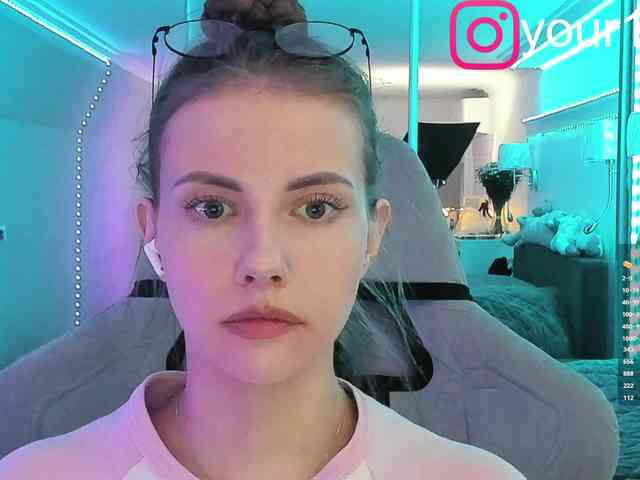 VikkiExtraCheese webcam