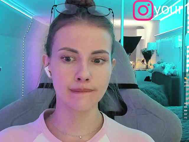 VikkiExtraCheese webcam