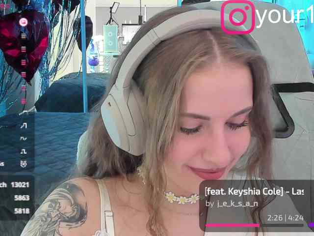 VikkiExtraCheese webcam