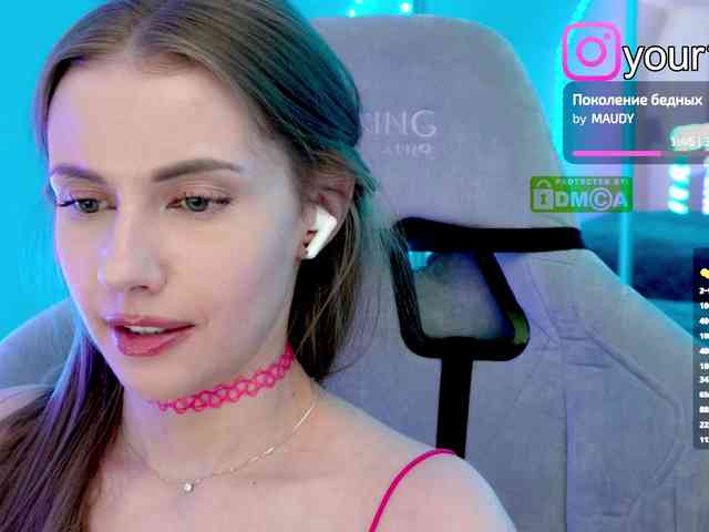 -VikkiL0vesCheese-'s webcam live show