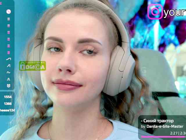 VikkiExtraCheese webcam