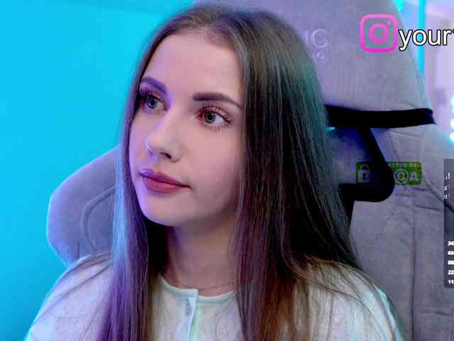 -VikkiL0vesCheese-'s webcam live show