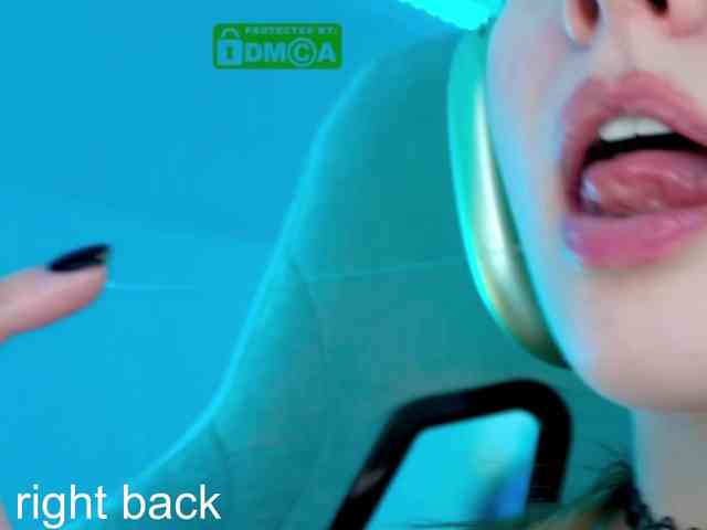 VikkiExtraCheese webcam