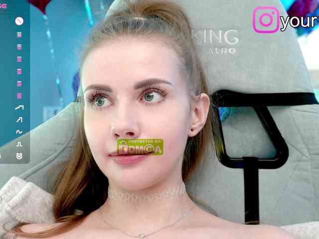 Модель: VikkiExtraCheese