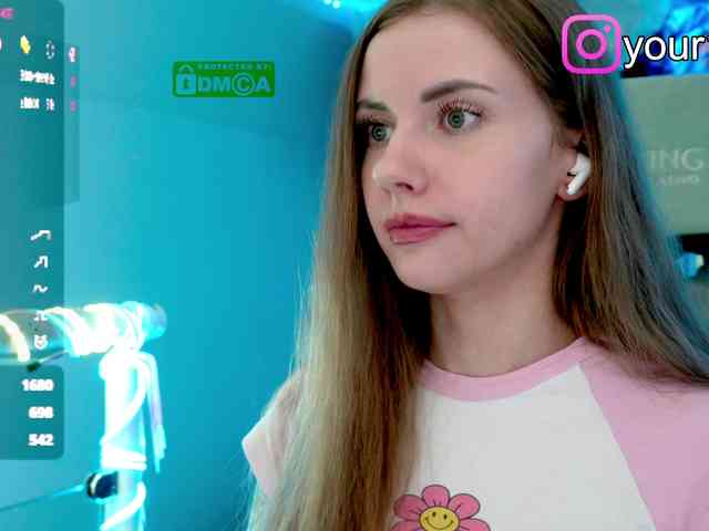 -VikkiL0vesCheese-'s webcam live show