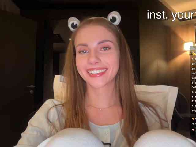 VikkiExtraCheese webcam