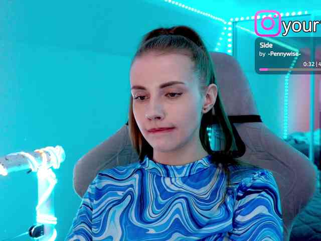 VikkiExtraCheese webcam