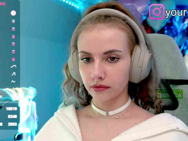-VikkiL0vesChees... Live Webcam on BongaCams