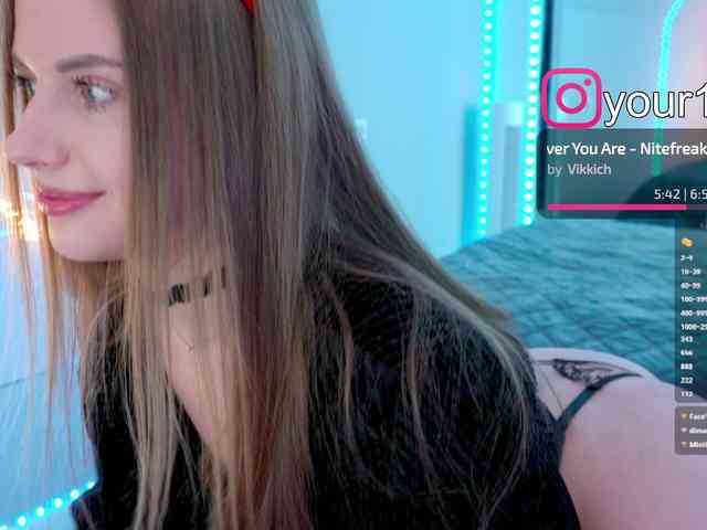 VikkiExtraCheese webcam