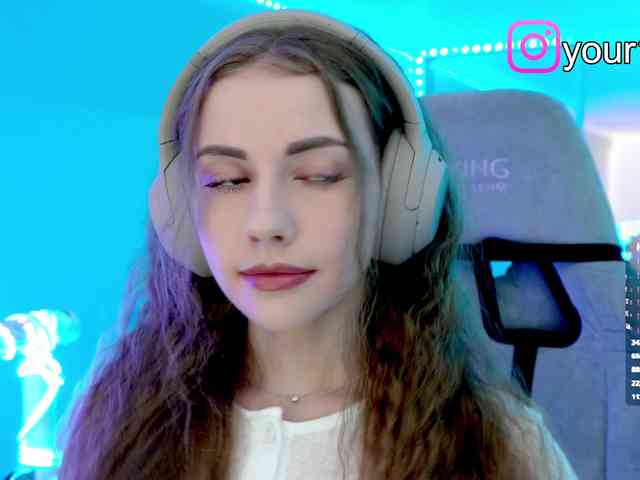 VikkiExtraCheese webcam