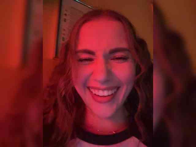 VikkiExtraCheese webcam