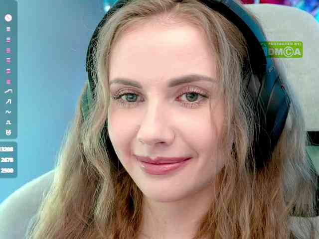 VikkiExtraCheese webcam