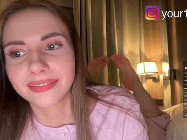 VikkiExtraCheese webcam