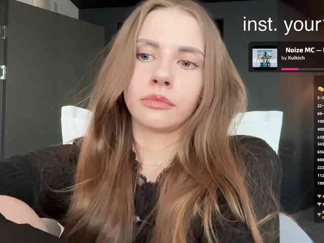 VikkiExtraCheese webcam