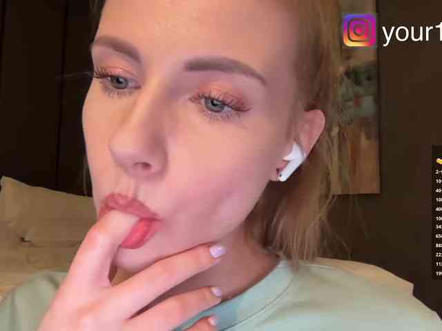 VikkiExtraCheese webcam