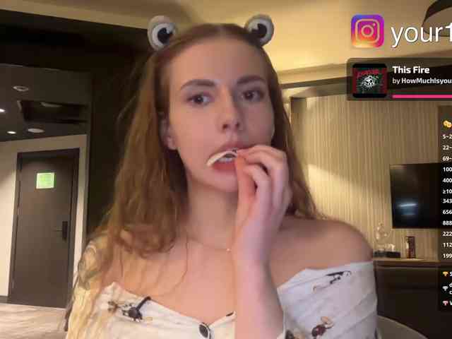 VikkiExtraCheese webcam