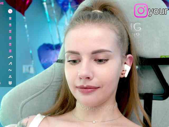 VikkiExtraCheese webcam