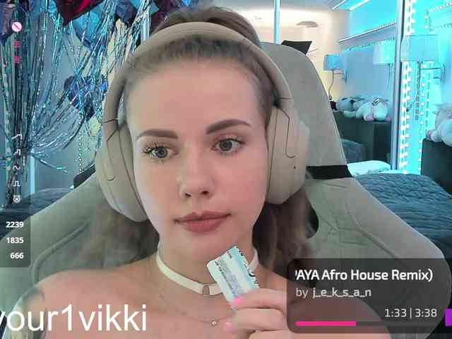 -VikkiL0vesChees... Live Webcam on BongaCams