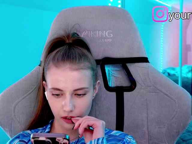 VikkiExtraCheese webcam