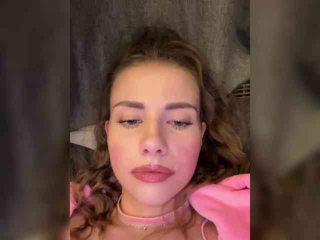VikkiExtraCheese webcam