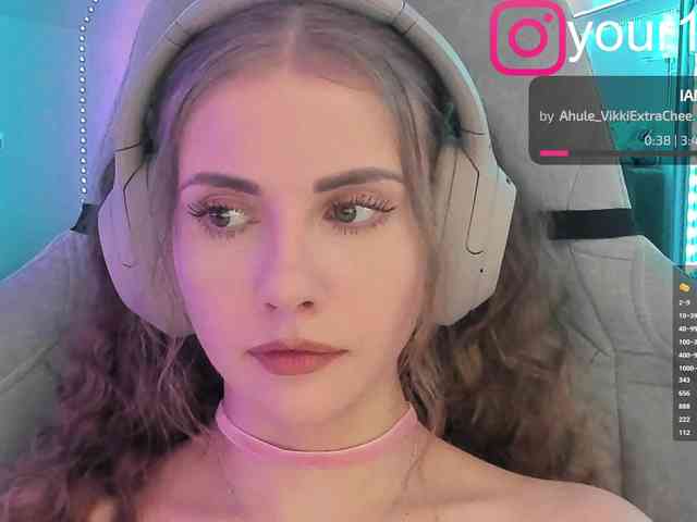 VikkiExtraCheese webcam