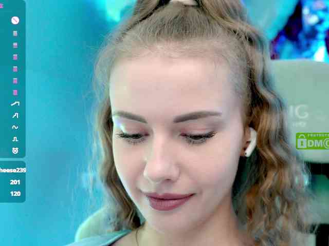 VikkiExtraCheese webcam