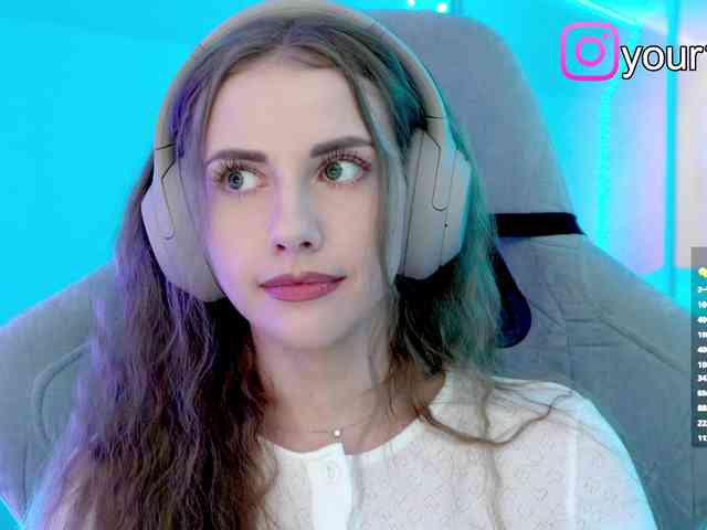 VikkiExtraCheese webcam