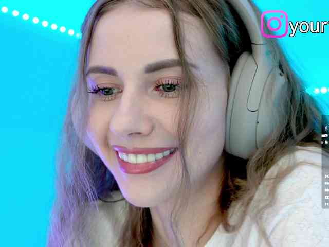 VikkiExtraCheese webcam
