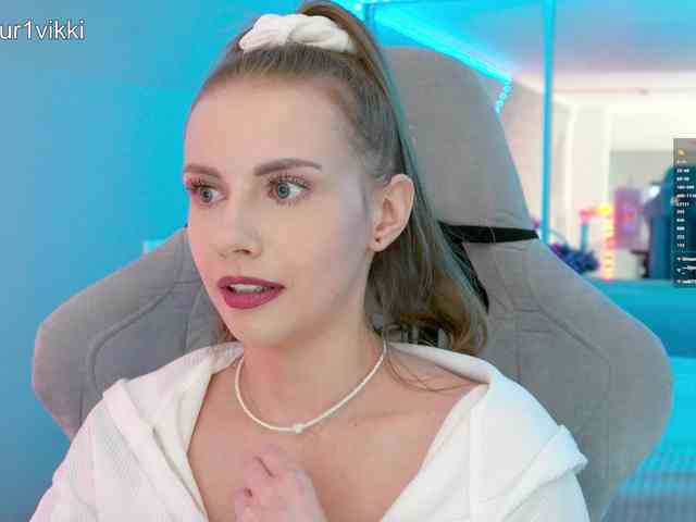-VikkiL0vesChees... Live Webcam on BongaCams