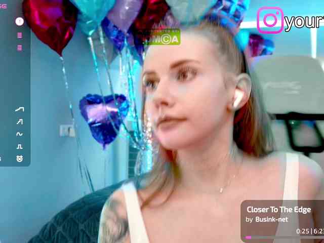 VikkiExtraCheese webcam
