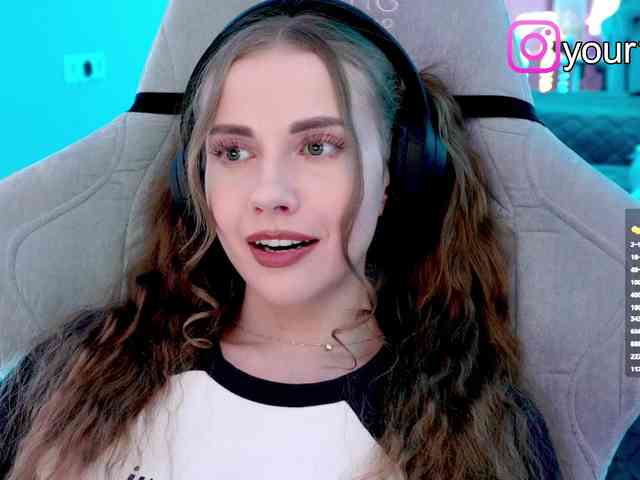 VikkiExtraCheese webcam