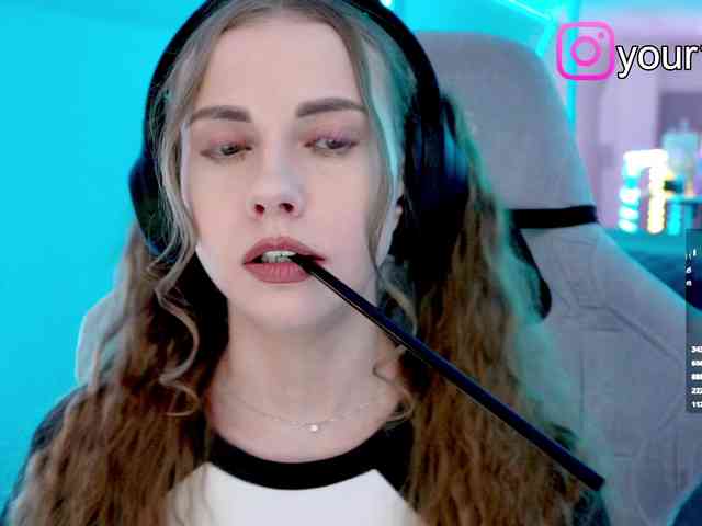 VikkiExtraCheese webcam