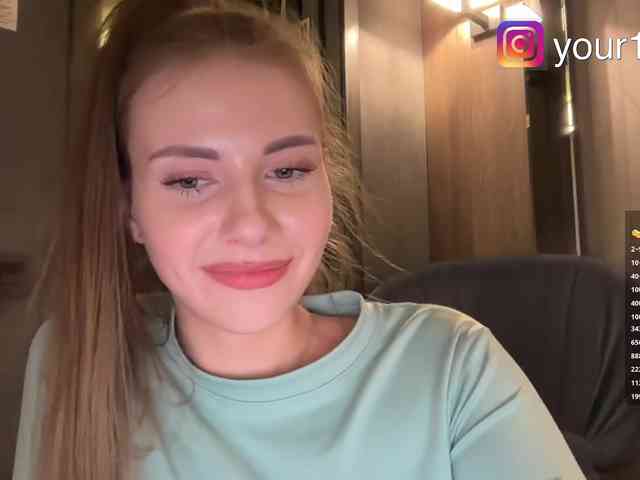 VikkiExtraCheese webcam