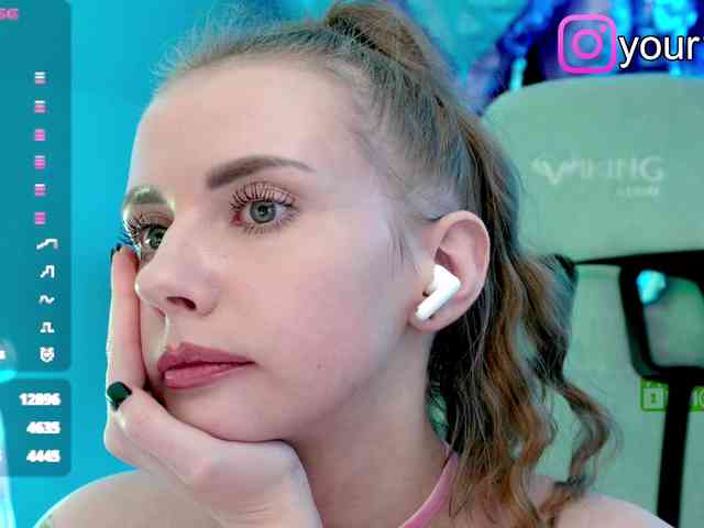 VikkiExtraCheese webcam