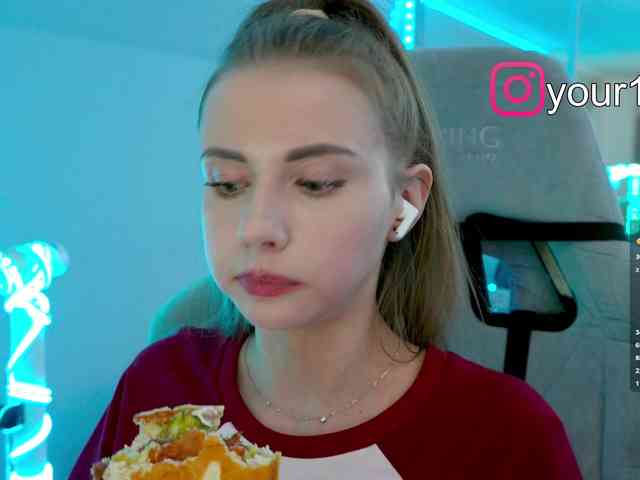 -VikkiL0vesCheese- -VikkiL0vesCheese-