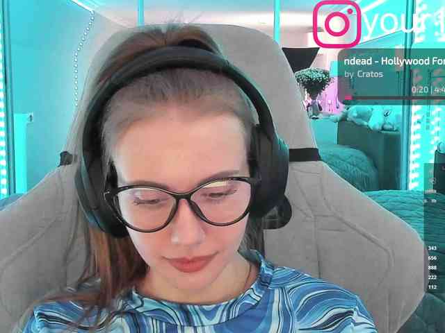 VikkiExtraCheese webcam