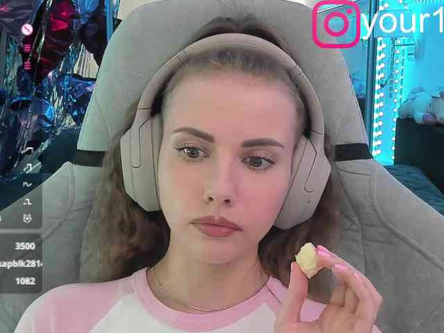 VikkiExtraCheese webcam