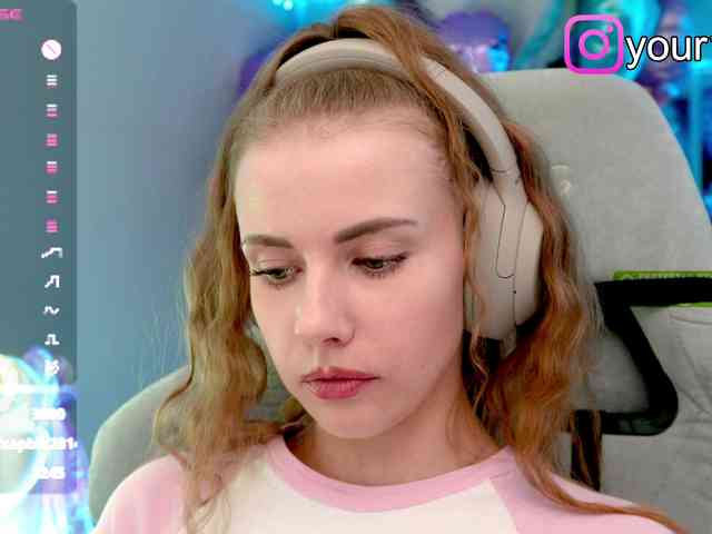 VikkiExtraCheese webcam