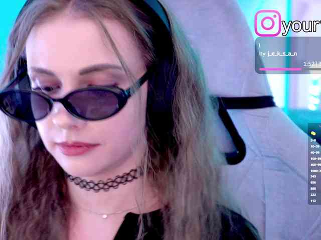 VikkiExtraCheese webcam