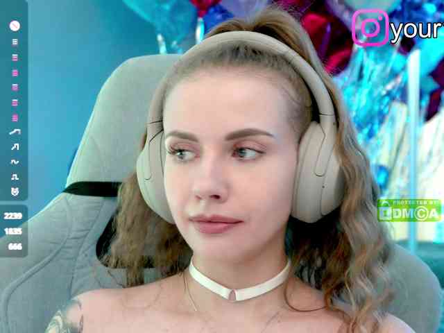VikkiExtraCheese webcam