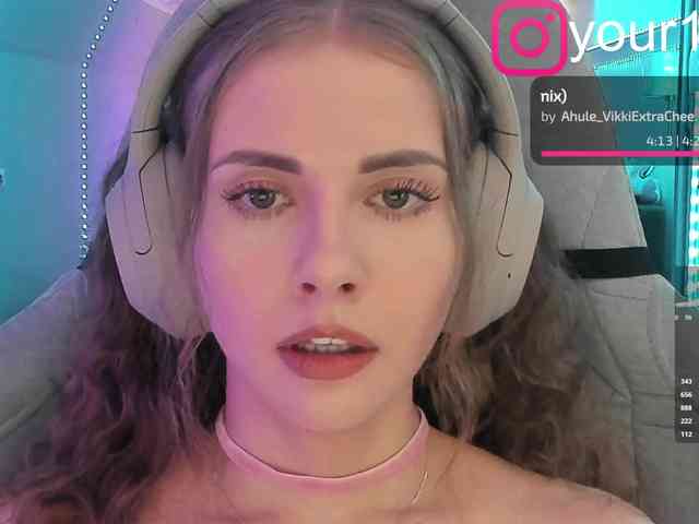 VikkiExtraCheese webcam