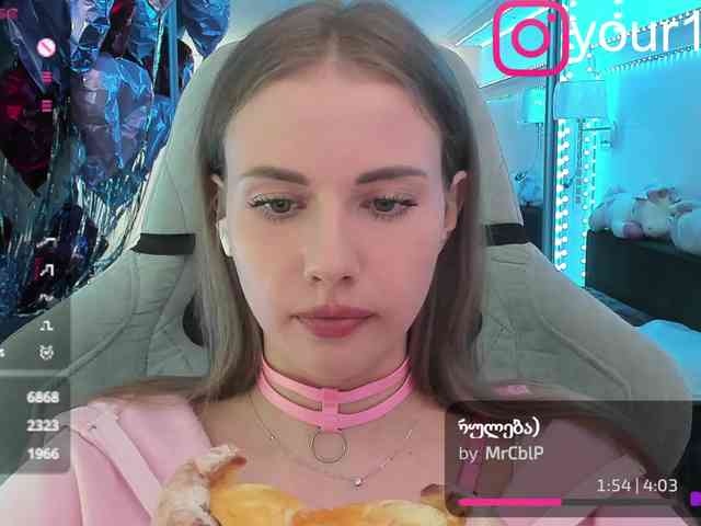 VikkiExtraCheese webcam