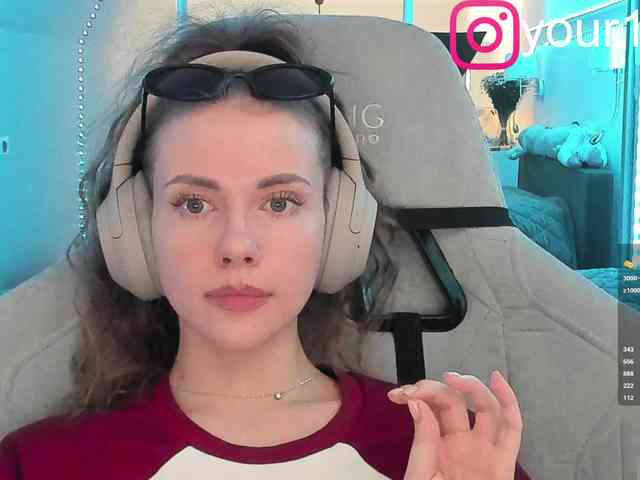 VikkiExtraCheese webcam