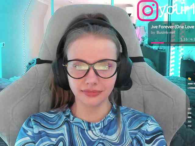 -VikkiL0vesCheese- bongacams