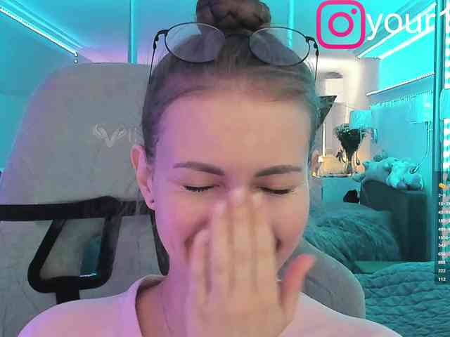 VikkiExtraCheese webcam