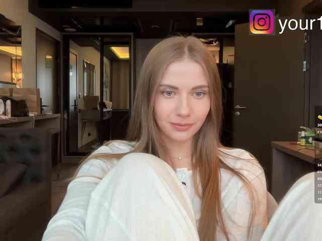 -VikkiL0vesChees... Live Webcam on {site_name}