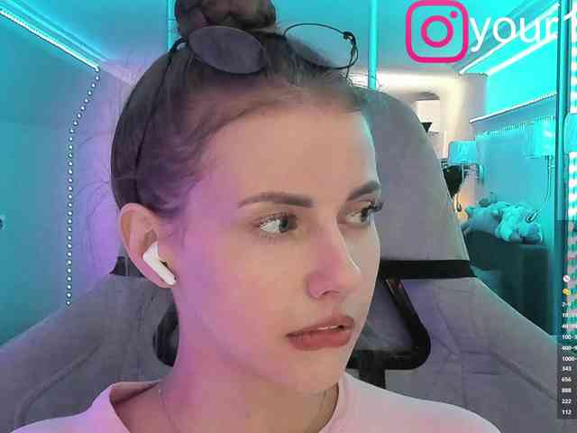 VikkiExtraCheese webcam